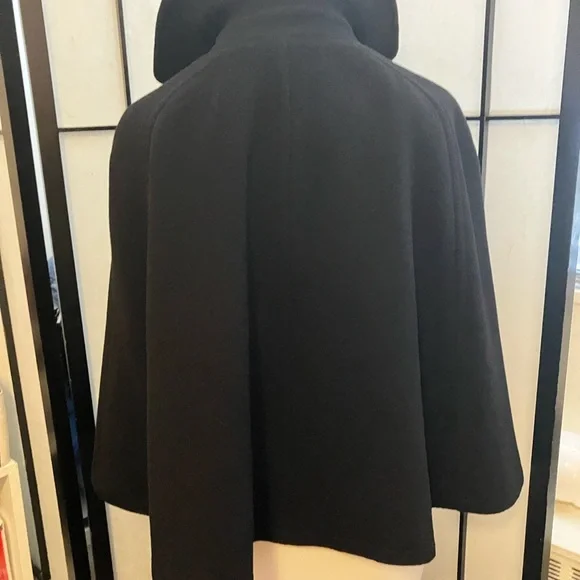 Uniqlo Very Black Wool Blend Short Cape Rare And Stylish Size L Fits M/L/XL - Picture 4 of 10